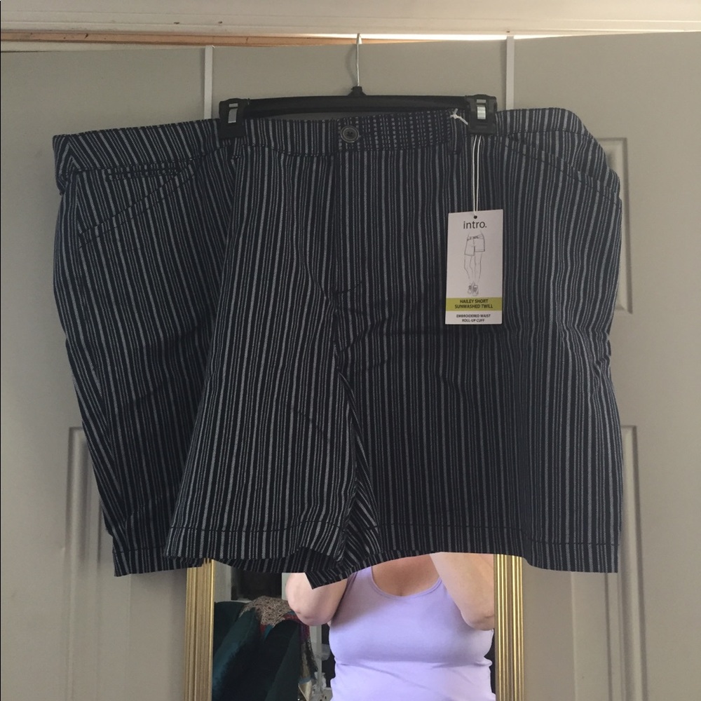 Intro Shorts NWT